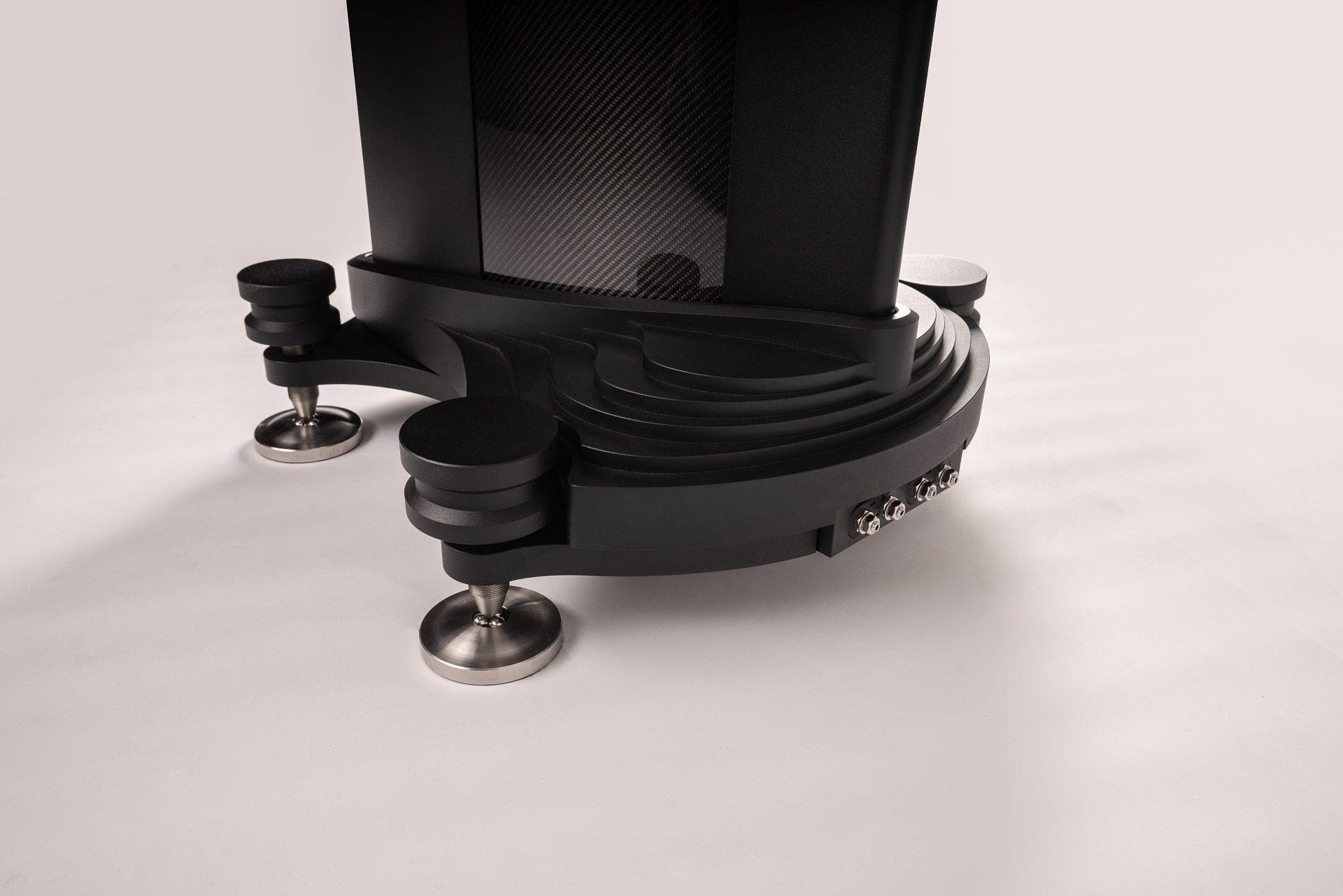 web-wilson-benesch-omnium-loudspeaker-1