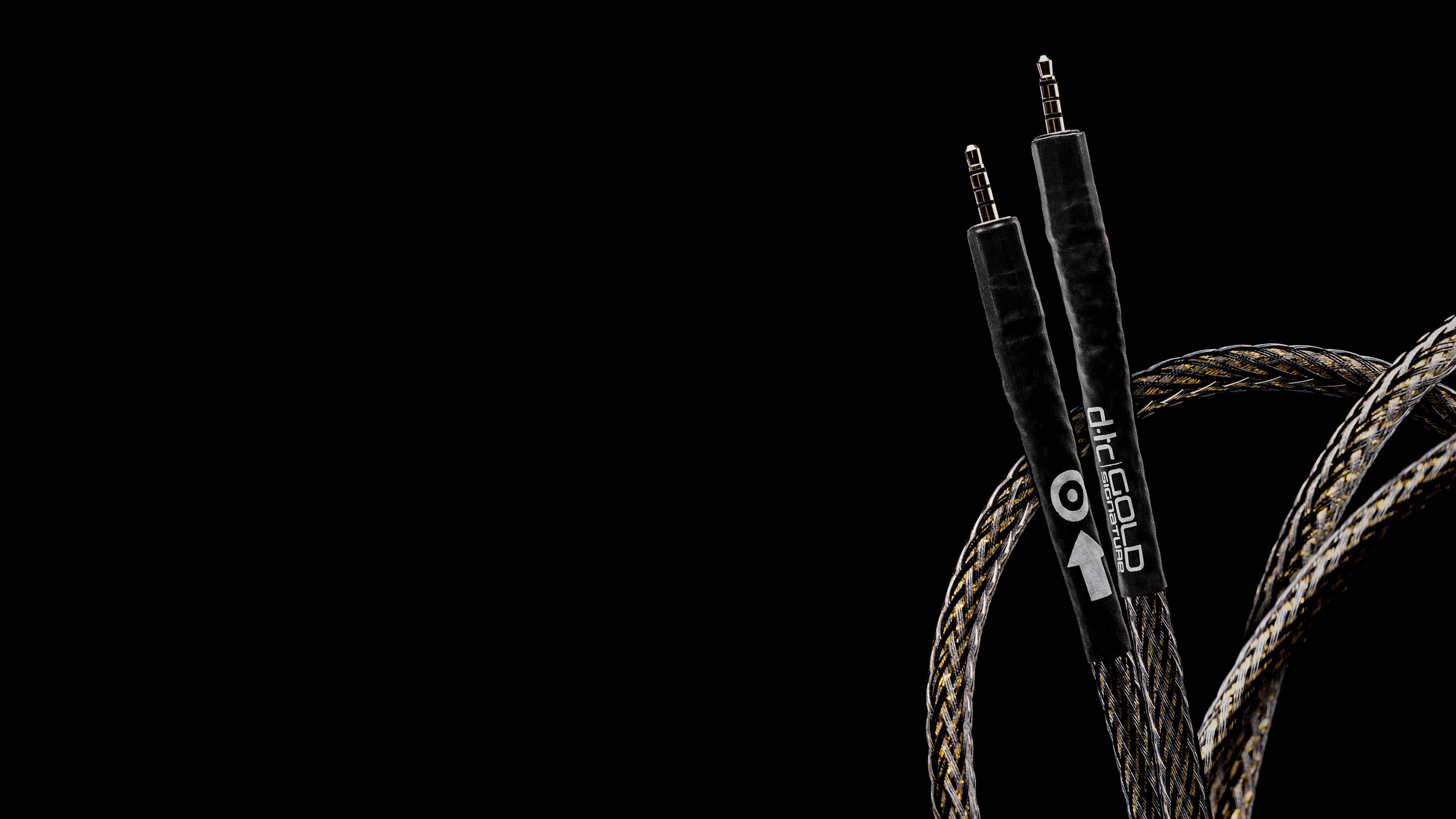 TC-LINKZ_GS_Jack_FloatingFree_HalfClose_1-DESKTOP-4K-LANDING-min