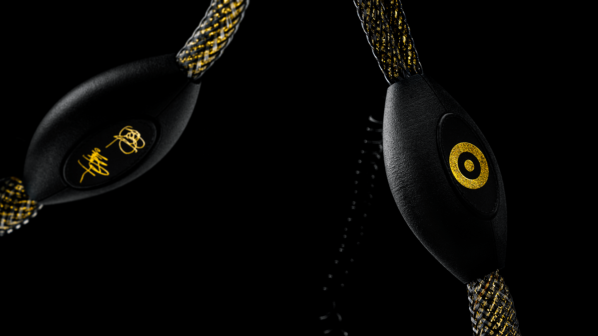 GS-PHONO_MidBoxes_Hanging_Close-DESKTOP-min