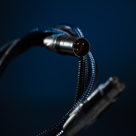 380i_XLR_B-uai-533x533x2mB49Jbw7ehA