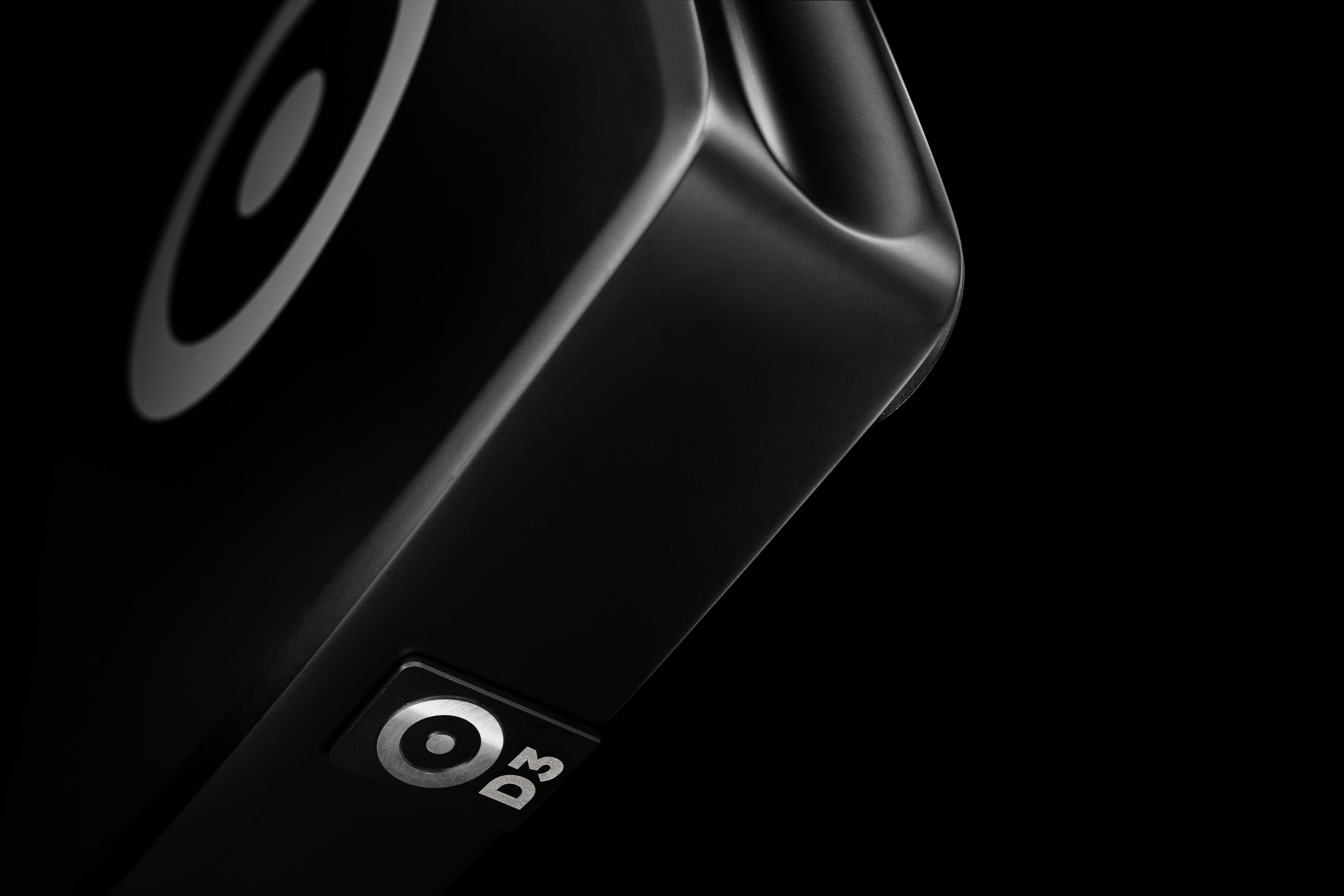 PowerSwitch-Gen3-D3_SkewedFrontLogo_Standing_Cutout_HalfClose-min