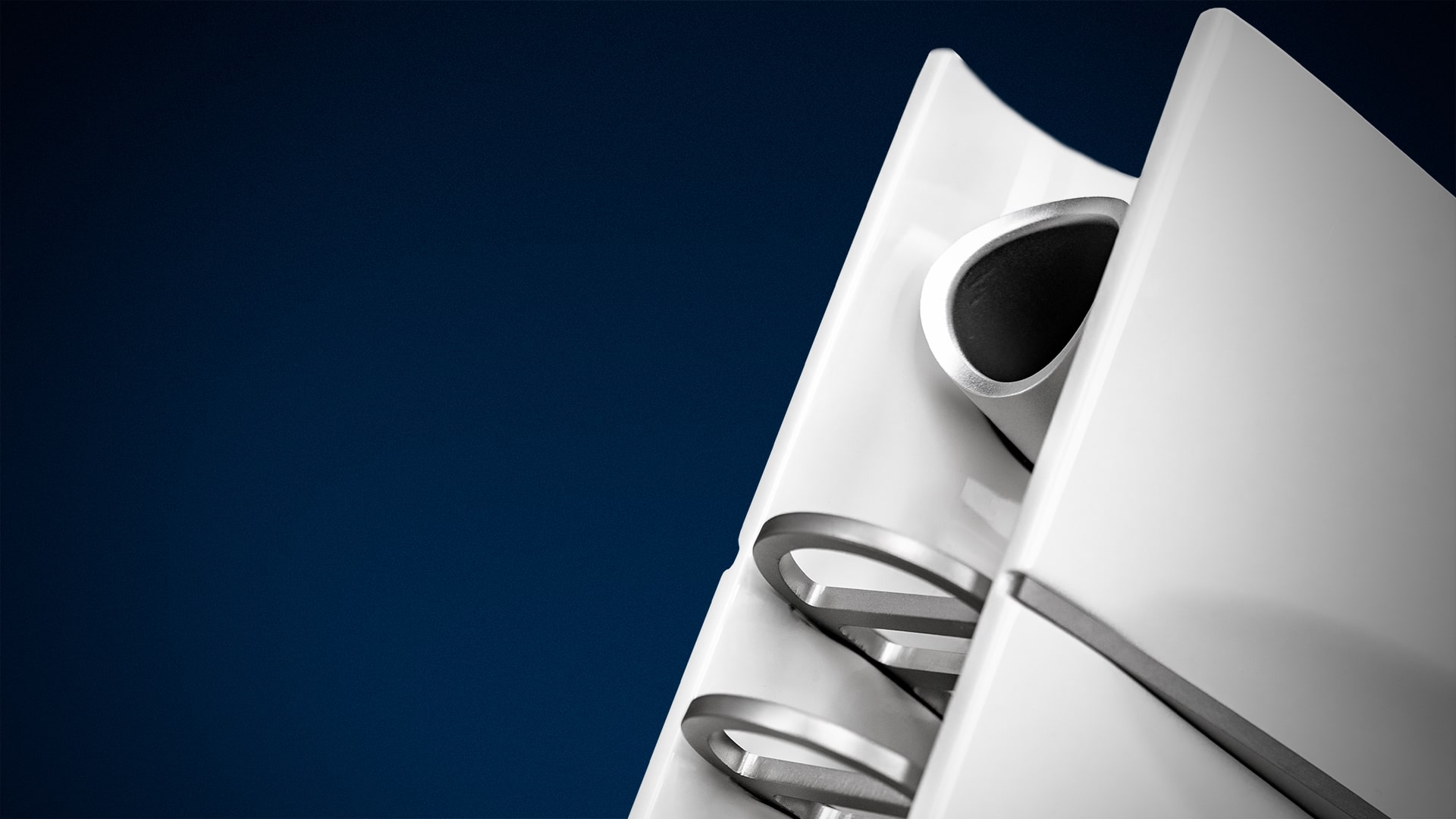 BoerresenM1-WHITE_Rear_Outlets_Skewed_Close-DESKTOP-min