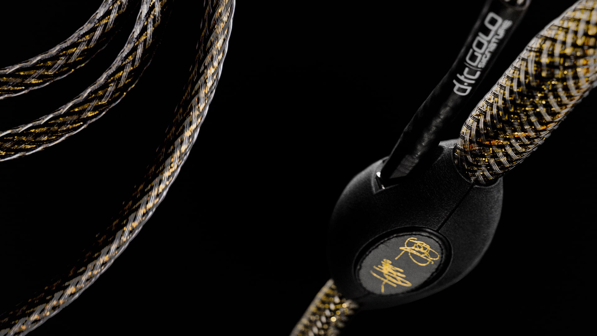 TC-LINKZ_GS_JACK_InsertedInToCable_Close_1-DESKTOP-min