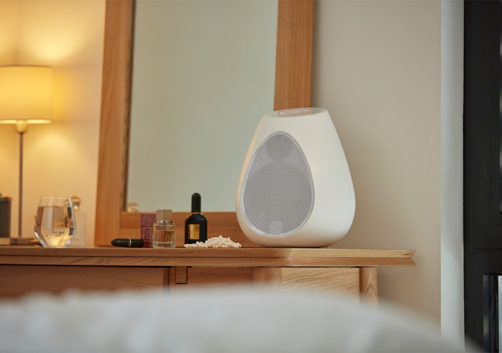 Linn_Series-3_Bedroom_Closeup_Chrome_Web