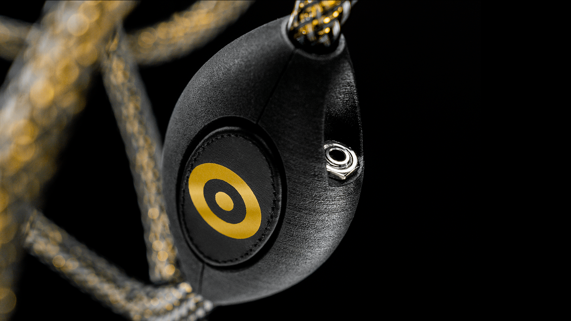 GS-RCA_MidBox_Hanging_Close-DESKTOP-min