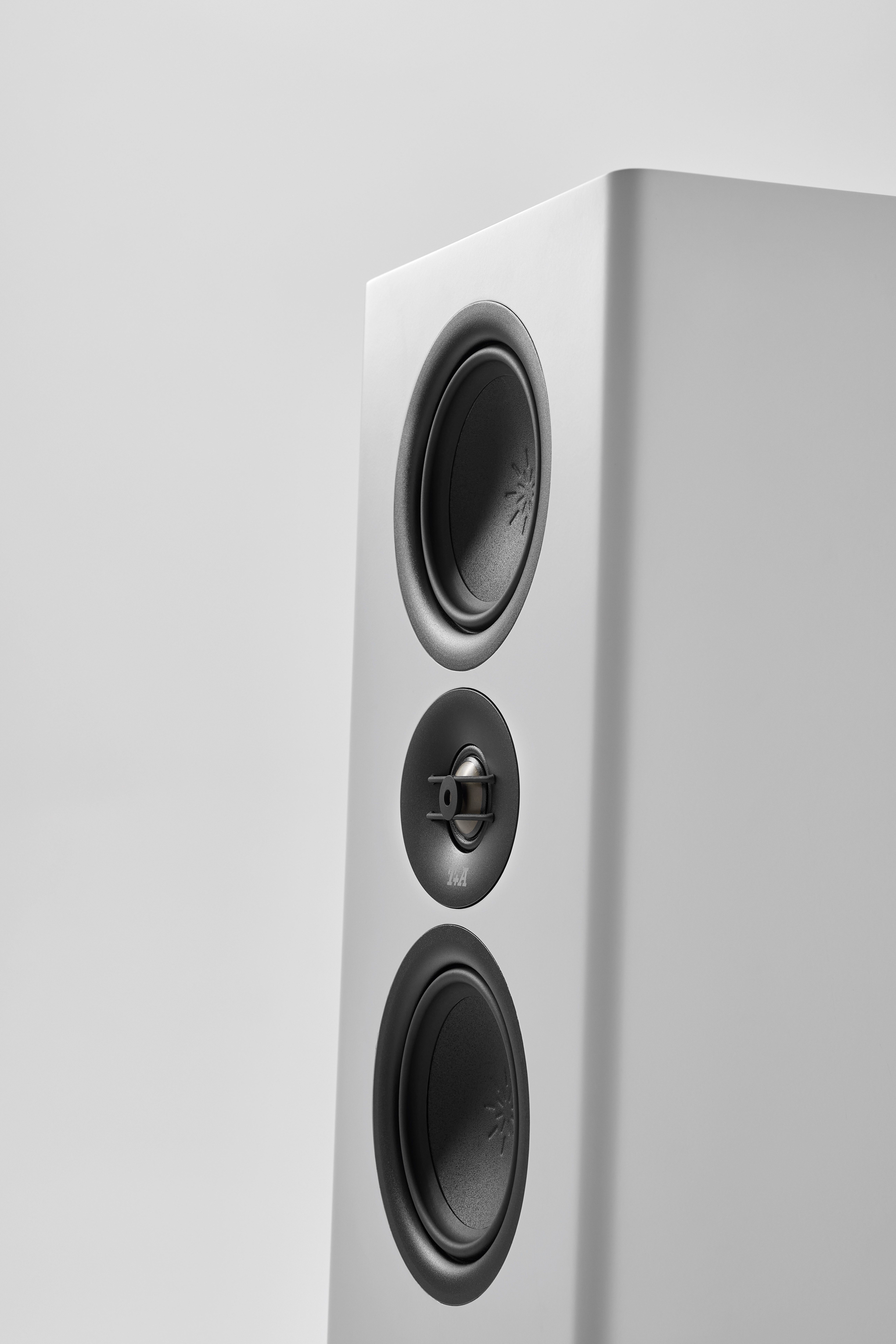 T+A Pulsar S 130 3-Wege-Bassreflex Standlautsprecher (1 Paar) T+A Pulsar S 130 3-Wege-Bassreflex Standlautsprecher (1 Paar)