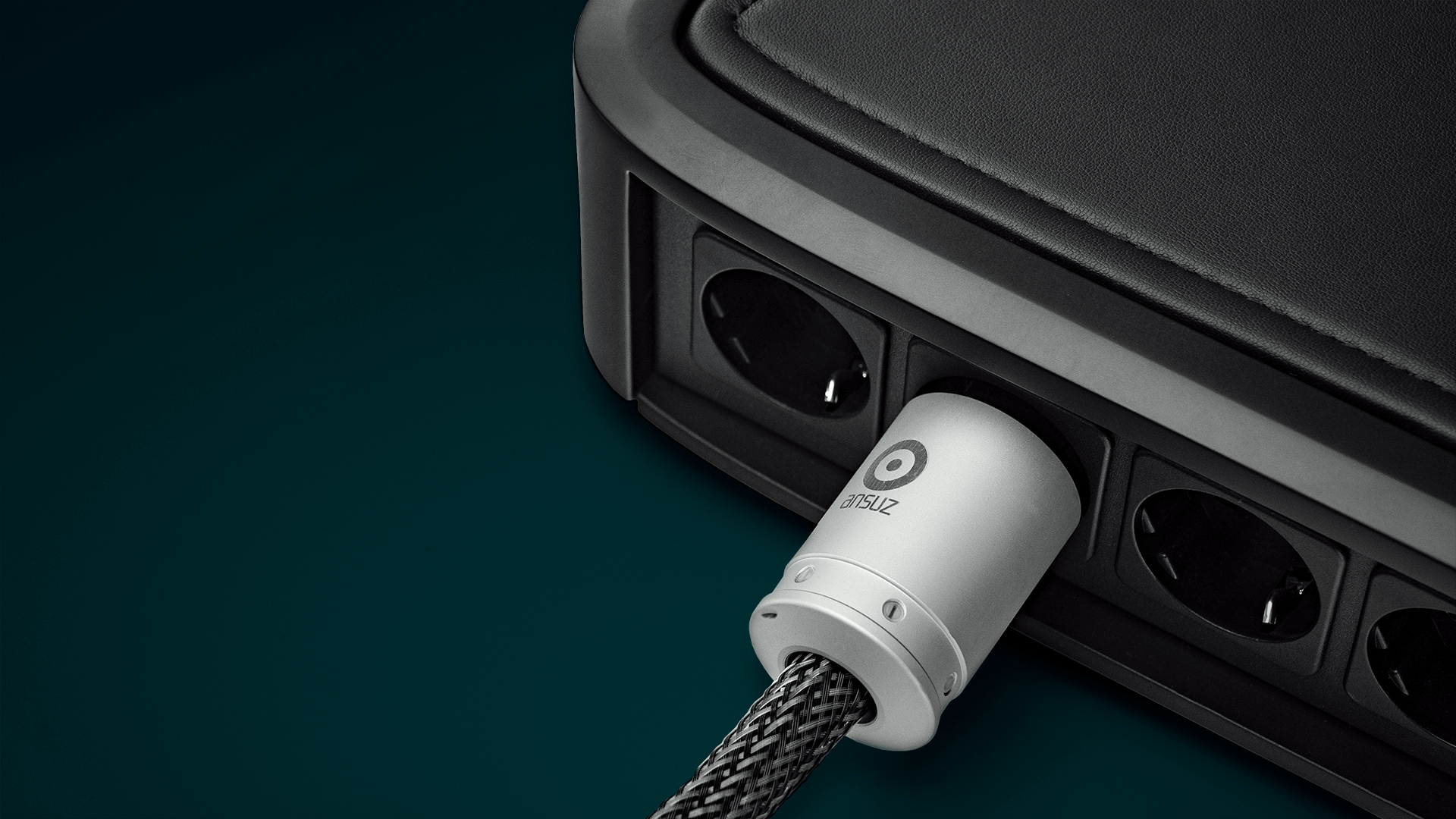 Mainz8_DTC-SUPREME_CableInserted_RightSide_Top_HD