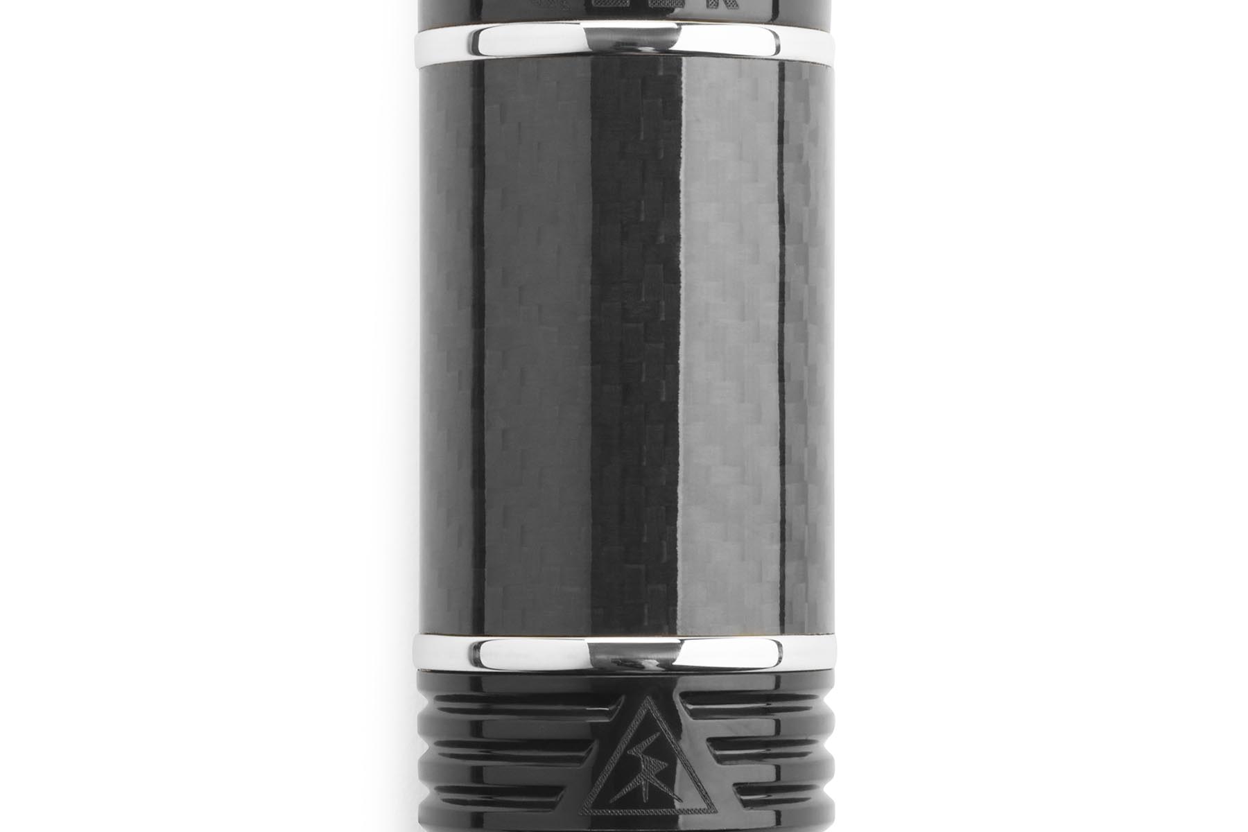 black-silver-example-2-1800x1200-1FGNekz15EoXbg