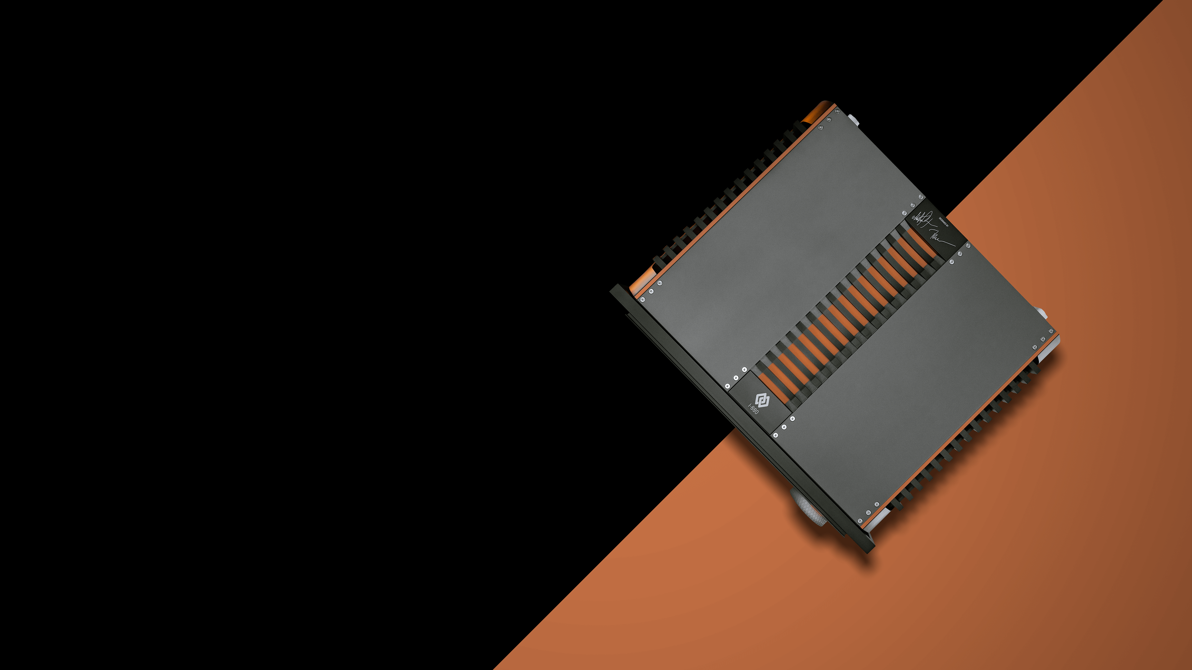 Aavik-IntegratedAmp880-Top-BlackOrange-Total-DESKTOP-LANDING-4K